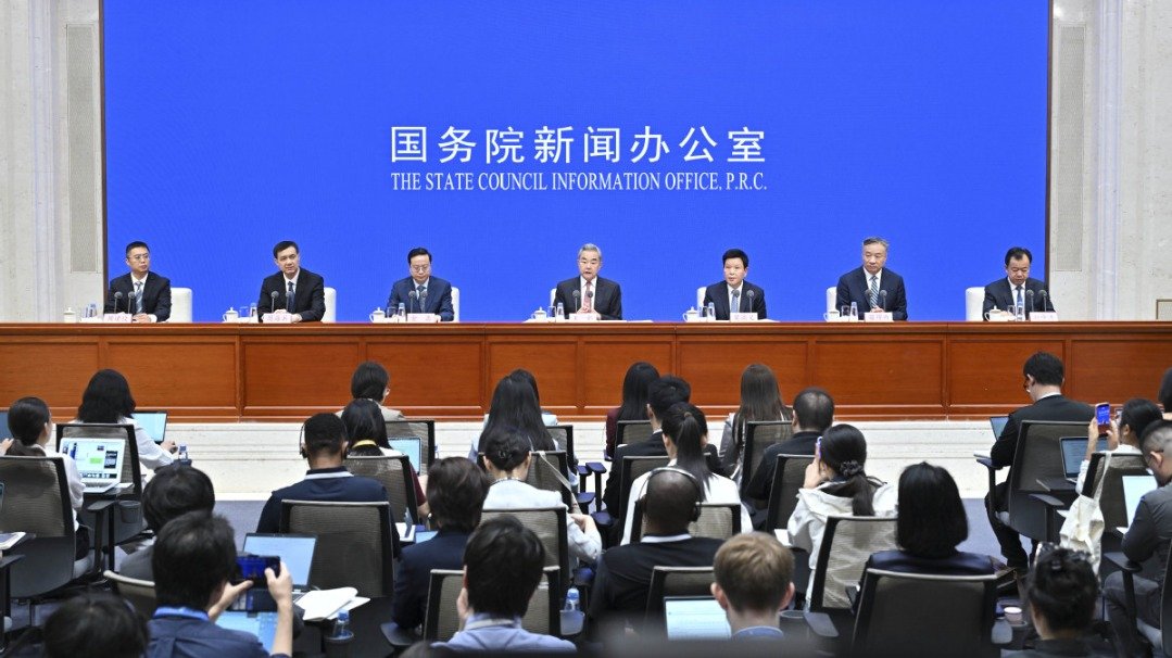 投资者的正当合法权益必须依法得到充分