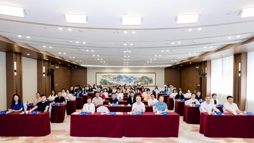 大会设8场主旨报告与圆桌对话及30场